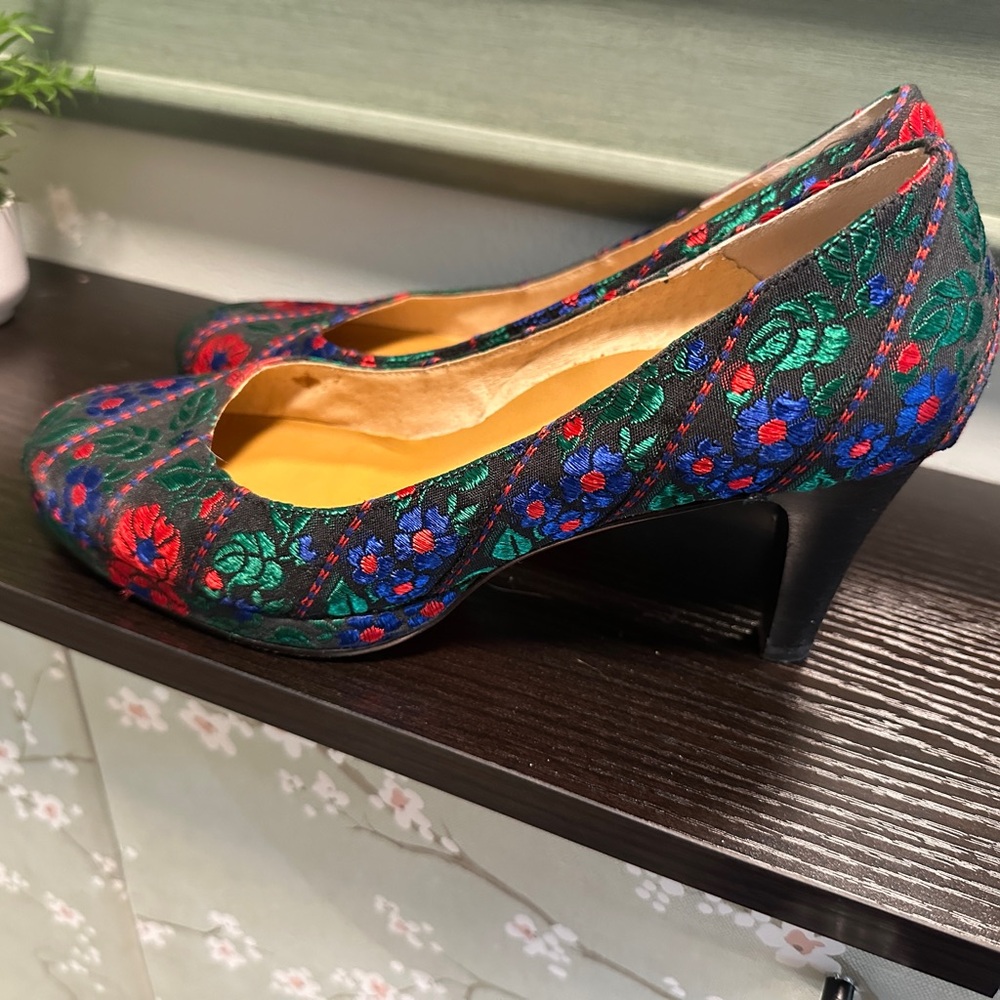 SHOWSTOPPER Alan Chan Couture Size 7.5 Embroidered Heels